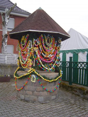 Osterbrunnen Göllingen (1).jpg