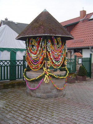 Osterbrunnen Göllingen (2).jpg