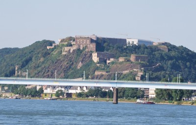 Ehrenbreitstein_vom_Wasser_aus.jpg