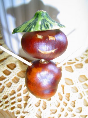 Kastanienmännchen mit Kürbishut.jpg