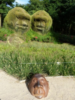 Köpfe im GArten.jpg