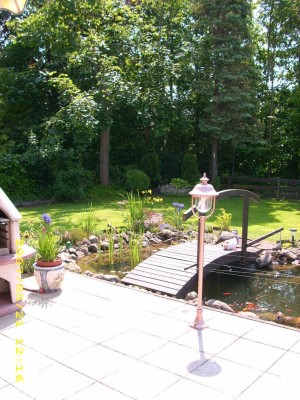 Ein Teil der Terrasse m. Brücke.JPG