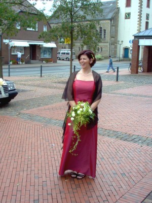 Kerstin vor Standesamt.JPG